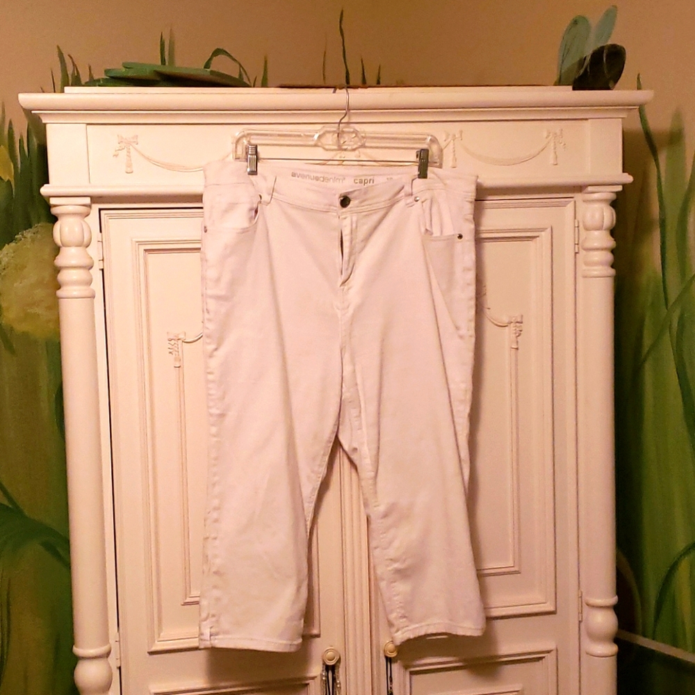 White Capri Plus Size Jeans